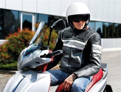 Casco demi-jet Brio con visiera a scomparsa